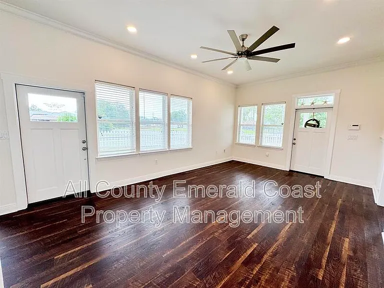 722 Kelly St — Photo 15