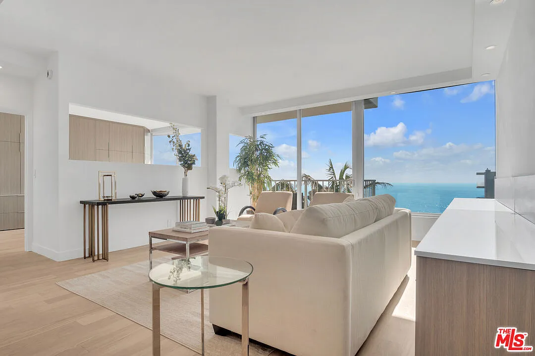 1 bed, 1.0 bath, 697 sqft, $2,950 — Photo 4