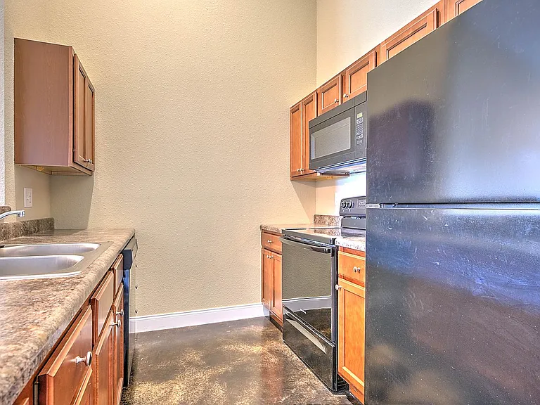73 Sutter Pl — Photo 6
