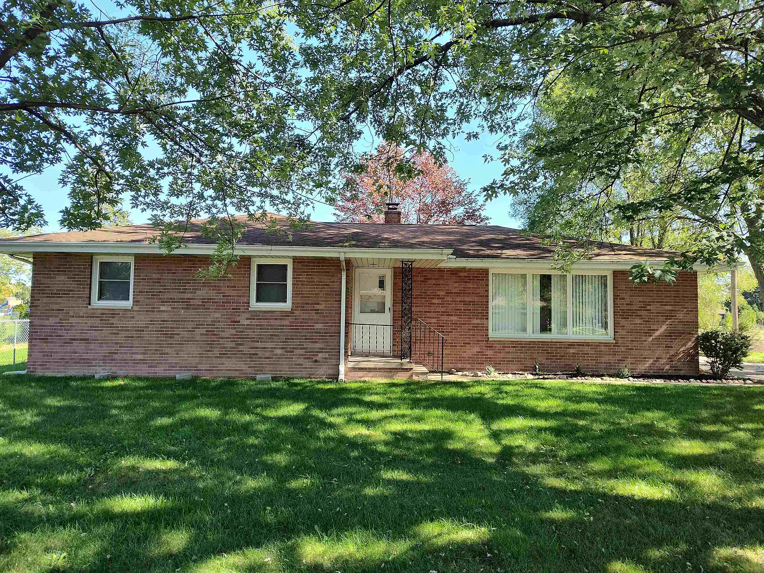 5595 Noreen Dr photo 1