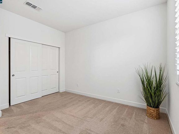 3rd image of 577 Eileen St