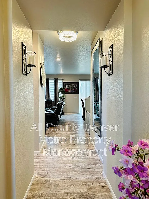 4 bed, 2.5 bath, 2480 sqft, $3,035 — Photo 4