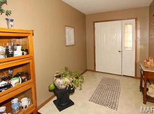 41 Kings Way Dr, Troy, MO 63379