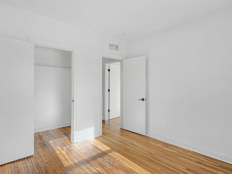 7243 Kercheval Ave #D — Photo 11