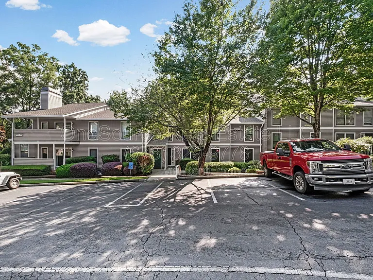 806 Wynnes Ridge Cir SE — Photo 3
