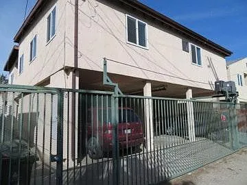 6610 Balboa Blvd #3 — Photo 9