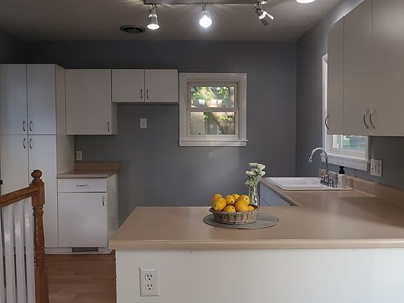 5th image of 806 Idaho St E