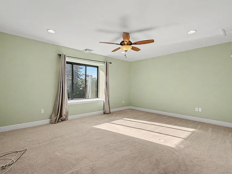 212 Old Farm Ln — Photo 13