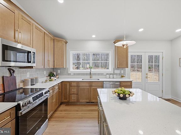3rd image of 50 Winona Cir