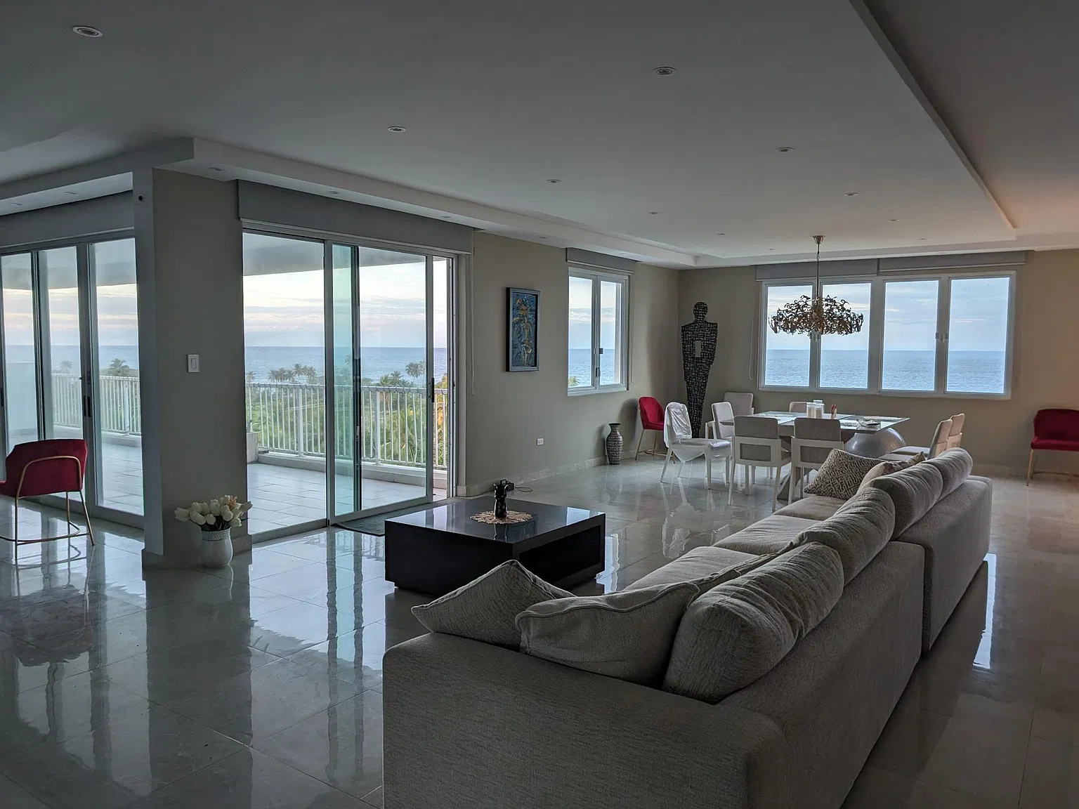 4 bed, 3.5 bath, 5100 sqft, $14,000 — Photo 3