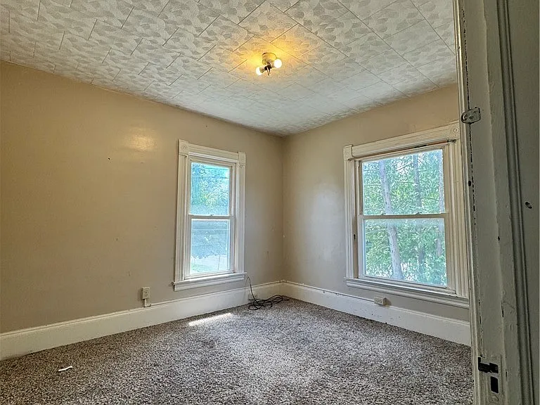 2331 Midland Ave — Photo 13
