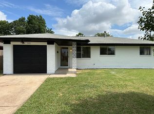 945 SW 3rd St, Moore, OK 73160