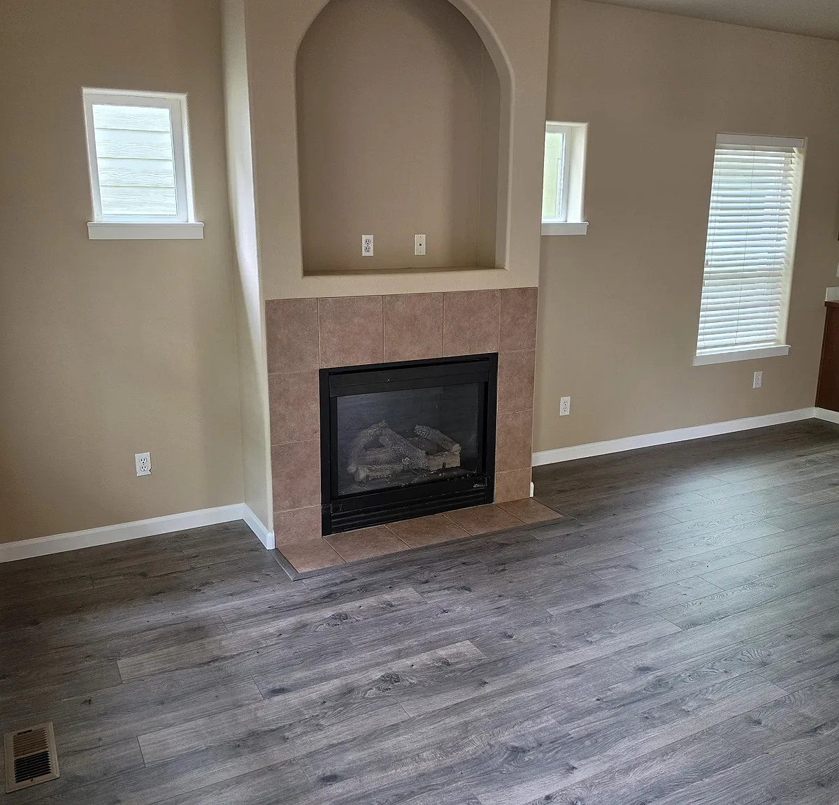 3 bed, 2.5 bath, 2058 sqft, $2,450 — Photo 4