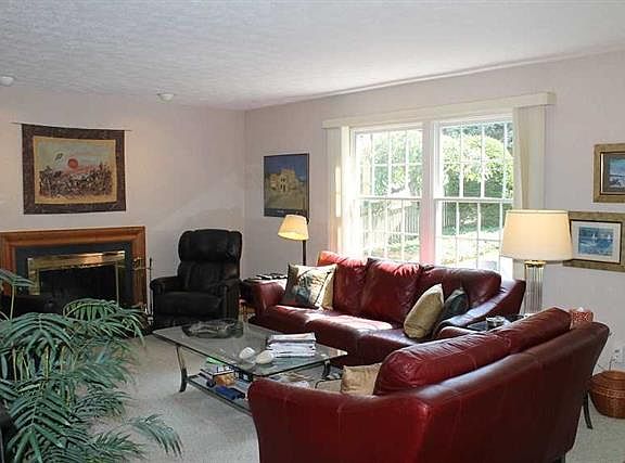 3rd image of 105 Sandstone Ct