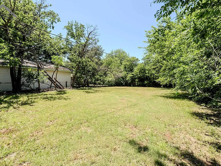 3202 Grant St — Photo 18