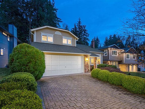 2nd image of 31 Arrow Wood Pl