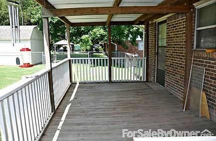 2nd image of 1112 N Meadow Dr