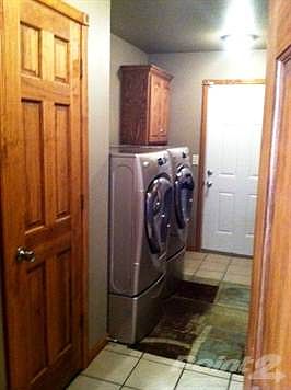 Tons of storage, 6 Panel doors & more
