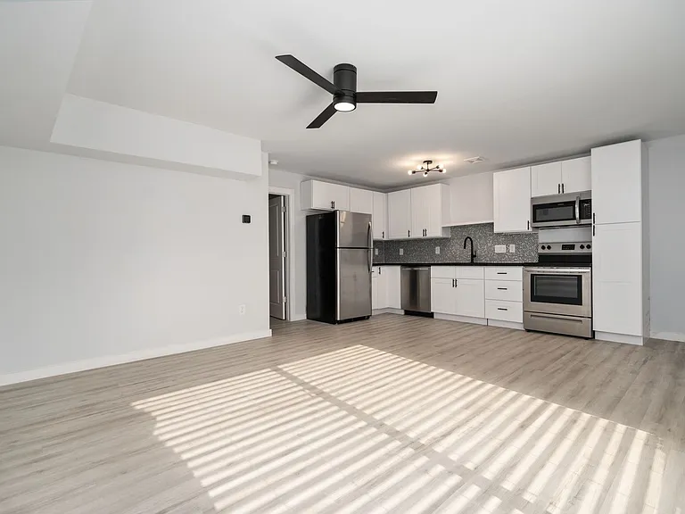606 Harold St — Photo 6