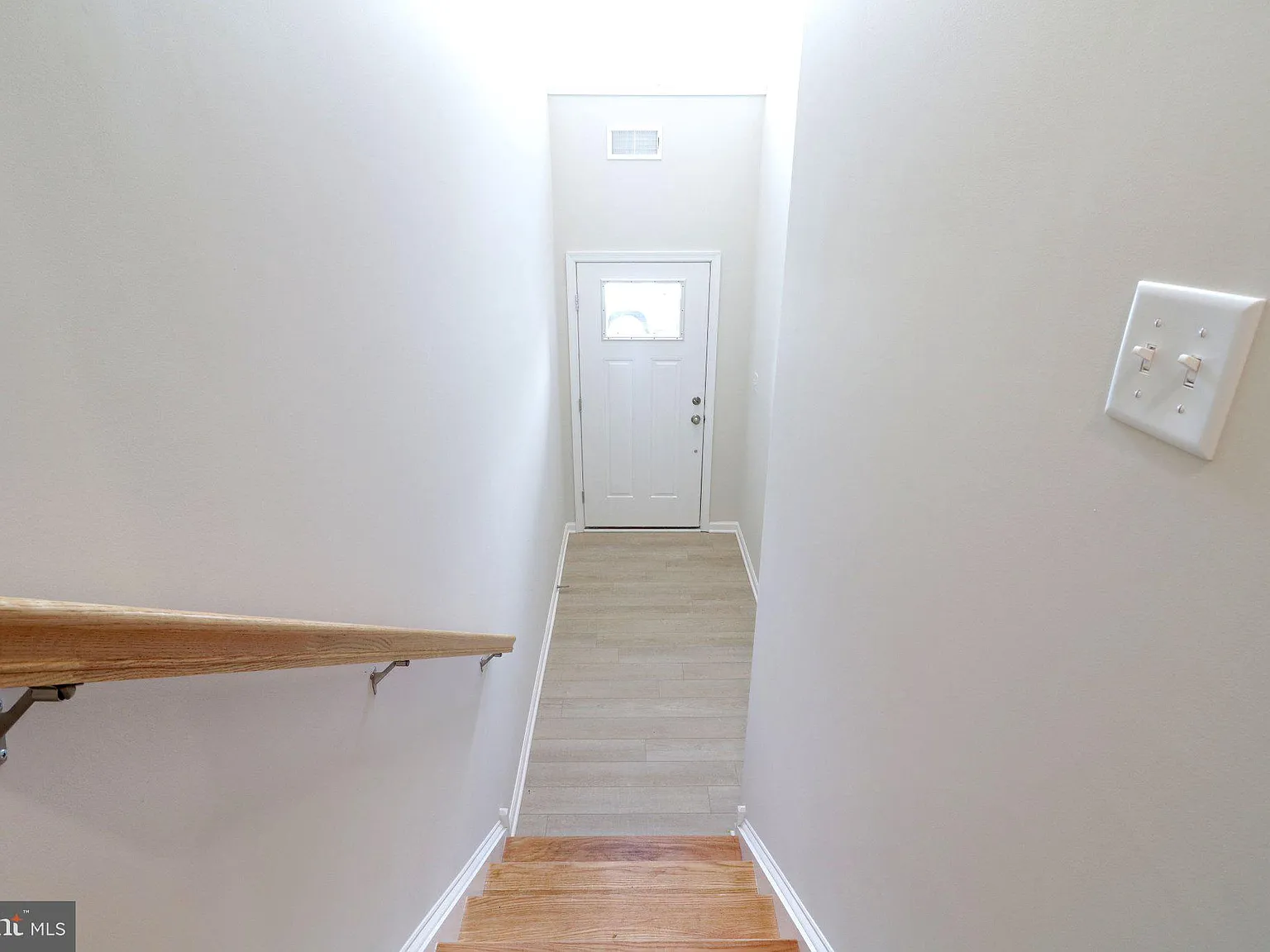 3 bed, 3.5 bath, 2210 sqft, $2,900 — Photo 3