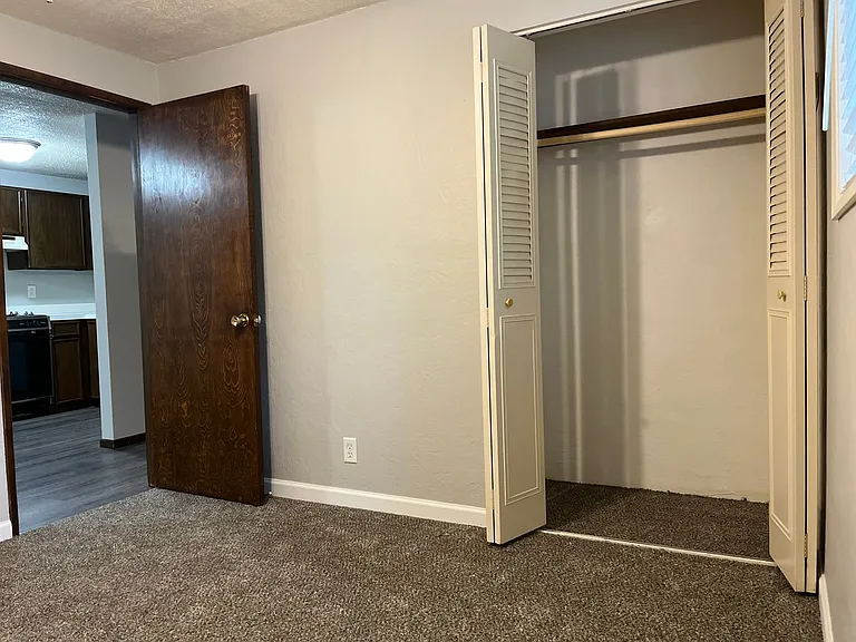 South Crest Apartments — Photo 12