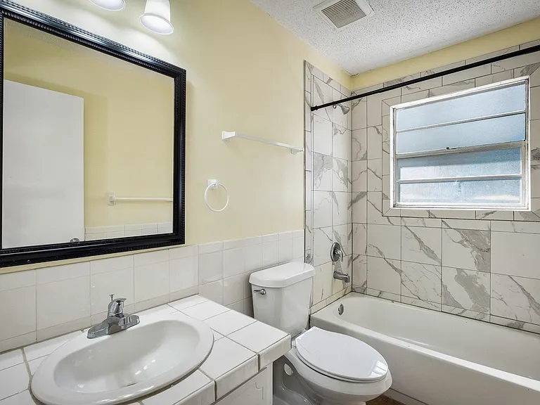 1016 Assisi Ln — Photo 5
