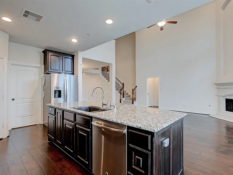 4006 Misty Waters Ln — Photo 15