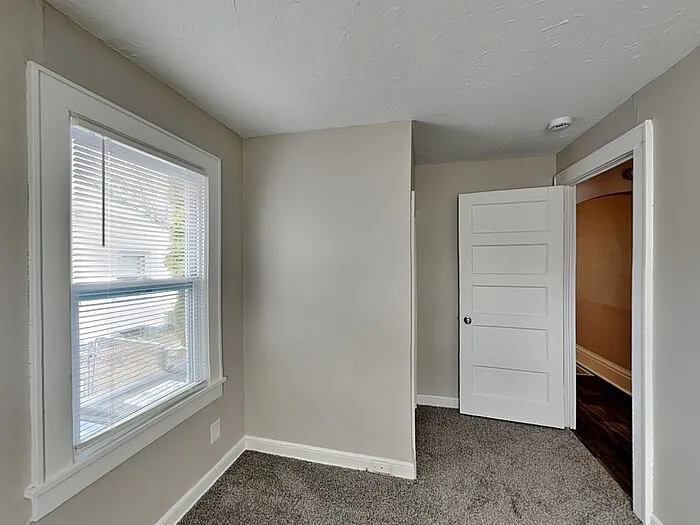 2068 Reaney Ave E — Photo 8