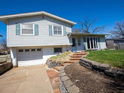 1224 Meadow Lane Dr, Bettendorf, IA, 52722