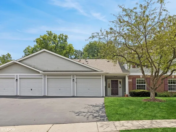 371 Woodview Cir APT B, Elgin, IL 60120