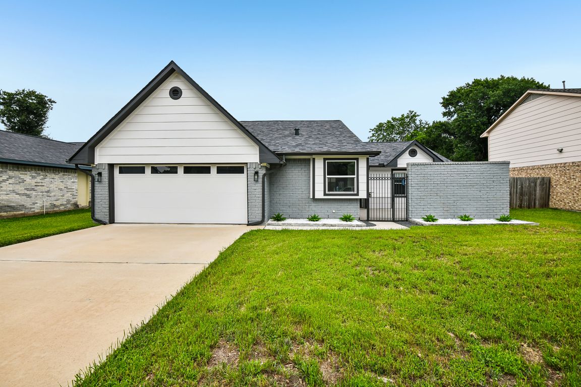 Swan Creek Dr-S2504-002.jpg