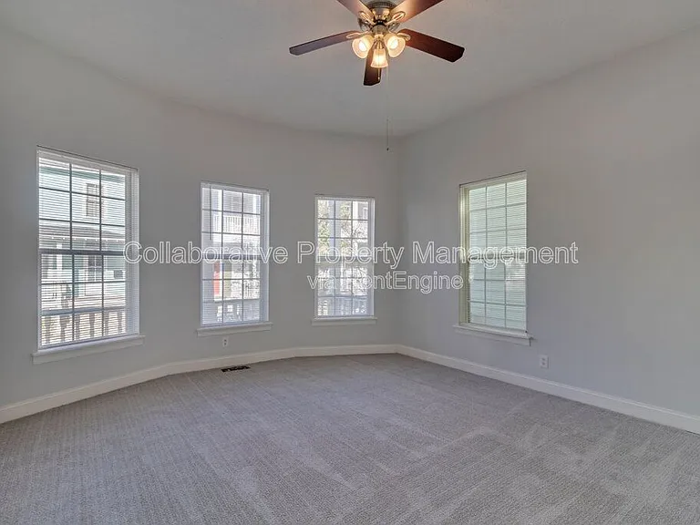 419 E 31st St — Photo 13