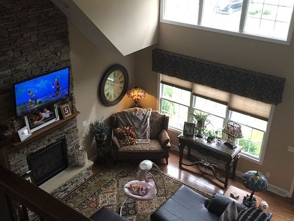 5th image of 403 S Harwich Cir