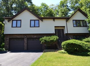 33 Crestwood Rd, Rockaway Boro, NJ 07866