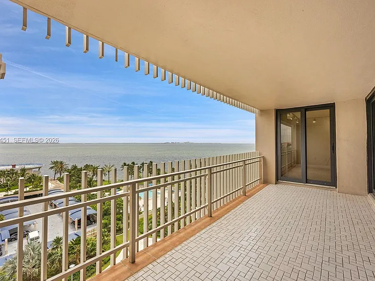 2 Grove Isle Dr #B907 — Photo 3