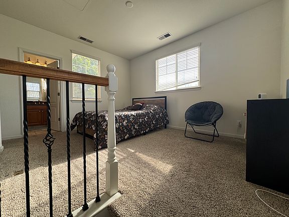 3rd image of 681 W La Canada
