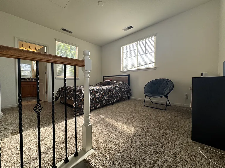 681 W La Canada — Photo 3