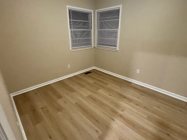 119 Lassiter Dr — Photo 3