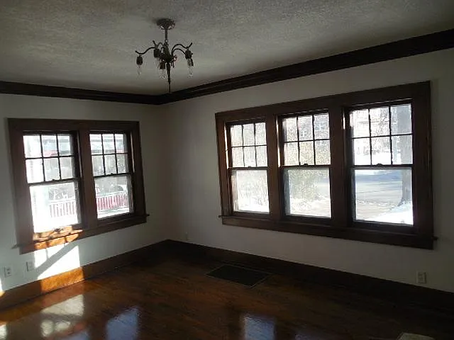 2 bed, 1200 sqft, $985 — Photo 3