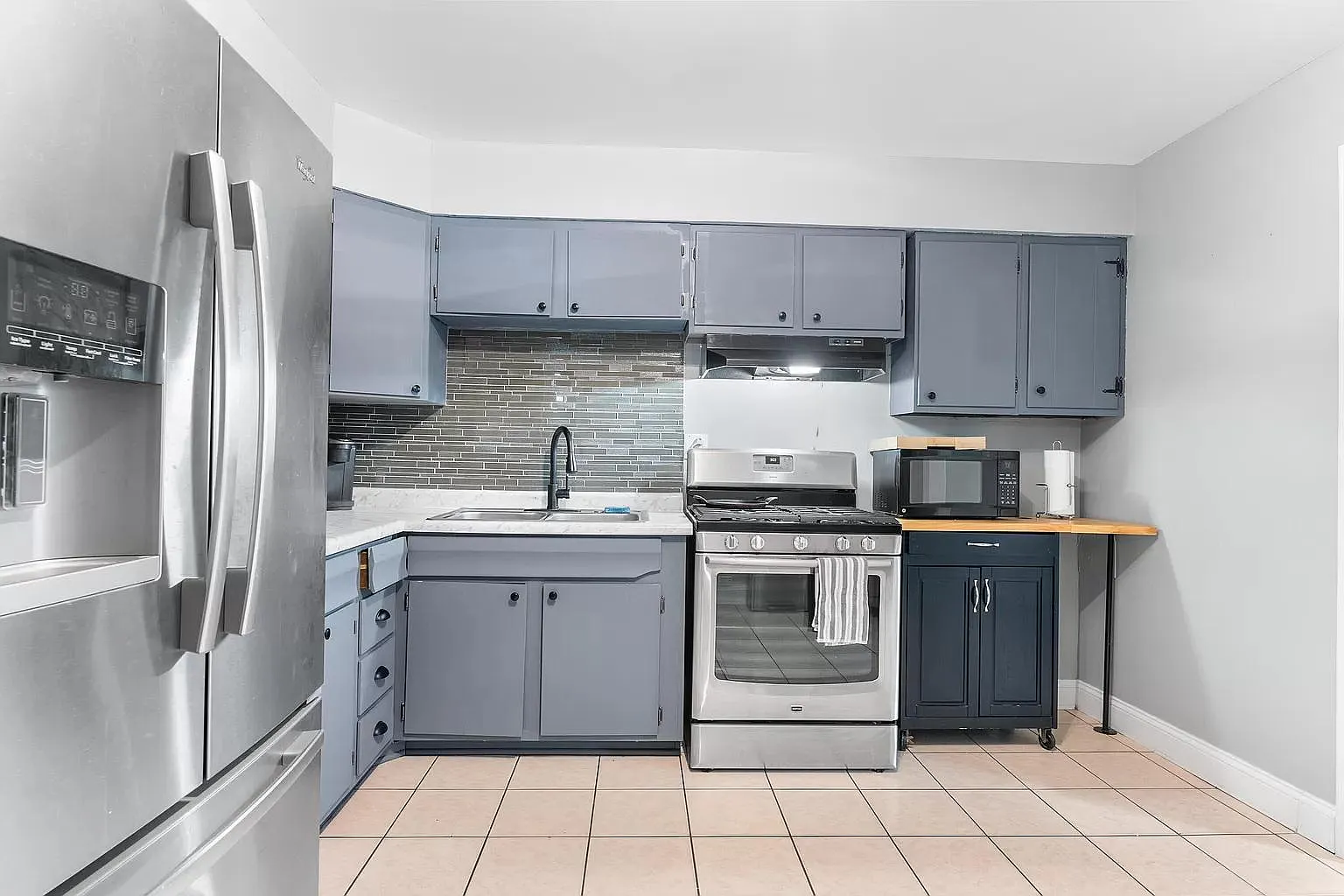 4 bed, 1368 sqft, $2,280 — Photo 4