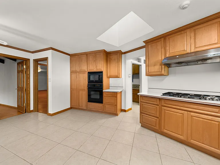 401 Moseley Rd — Photo 18