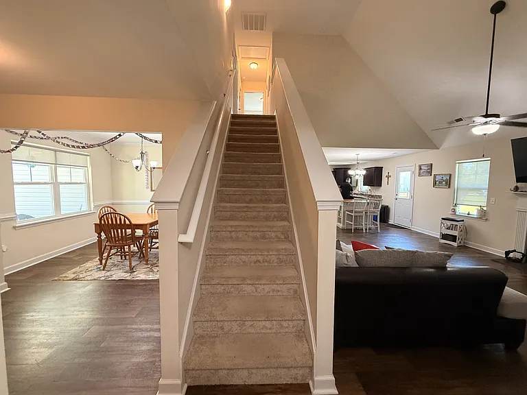 305 Agatha Ct — Photo 8