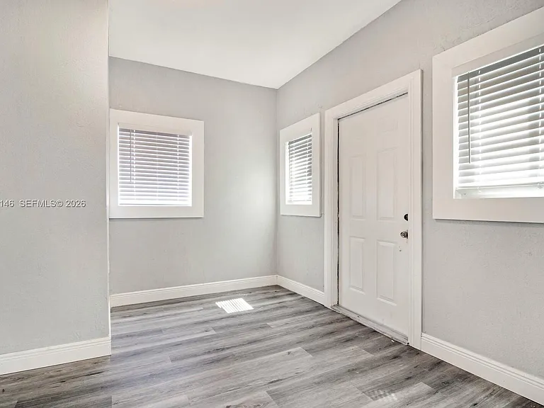 327 SW 20th St #2 — Photo 5