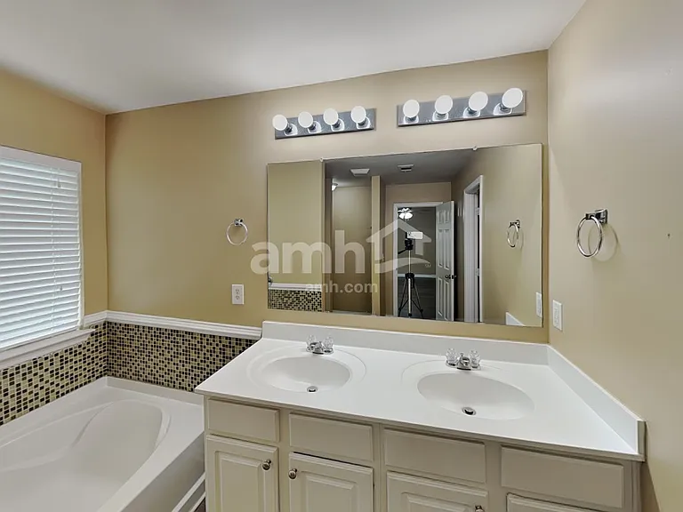 2485 Sheldon Pl — Photo 10