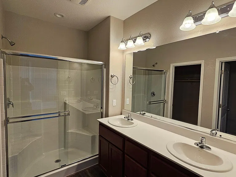825 Kelsey Ct — Photo 11
