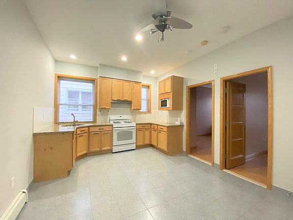 2nd image of 211 Bay 41st St #2R