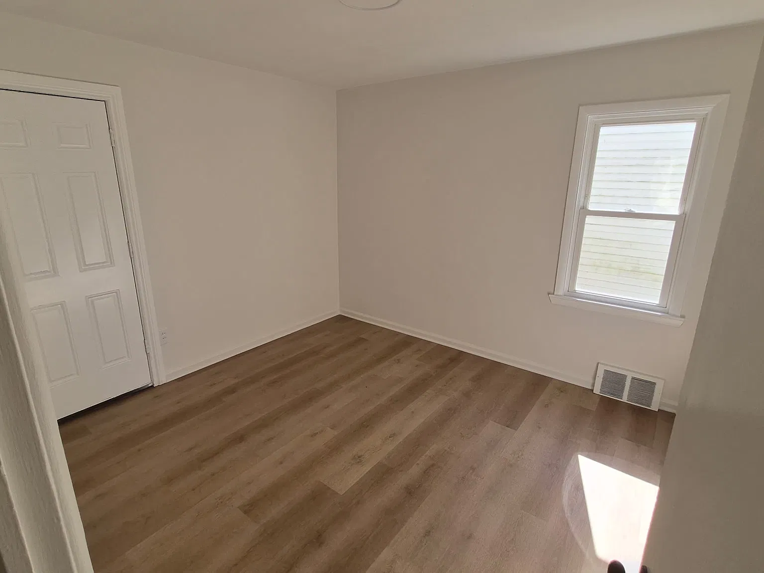 2 bed, 800 sqft, $1,300 — Photo 2