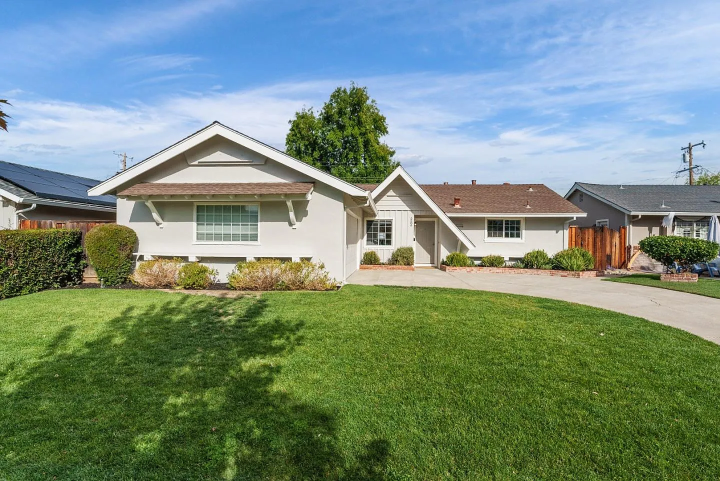 5586 Harvard Dr photo 1