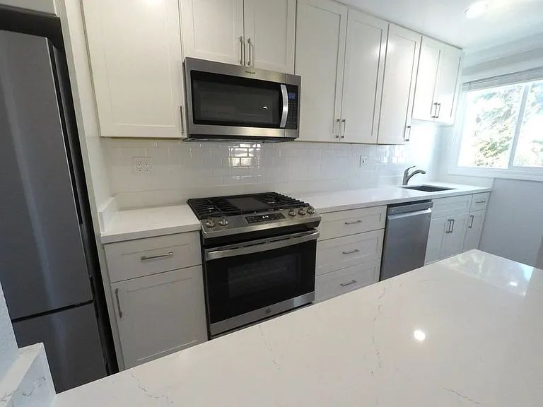 1925 10th St #12 — Photo 3