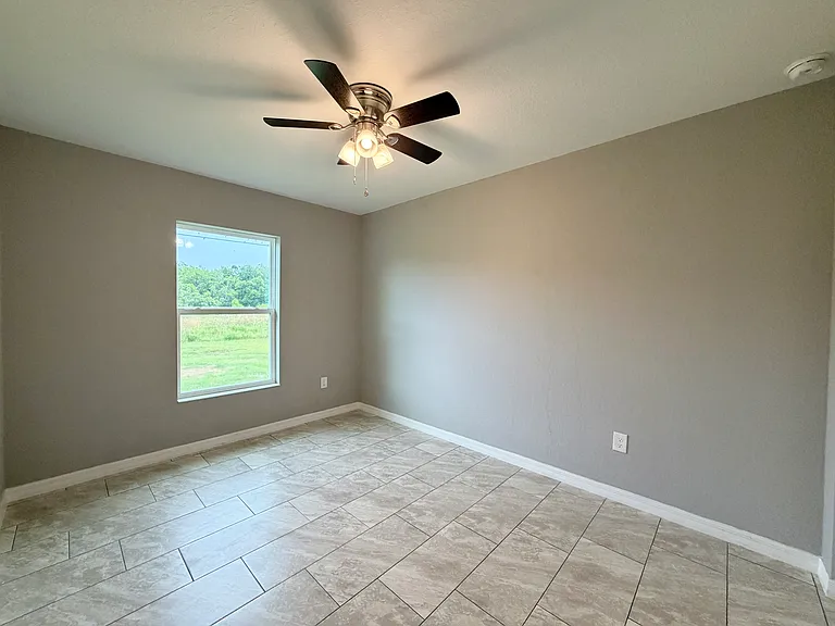 15677 SW 37th Cir — Photo 15